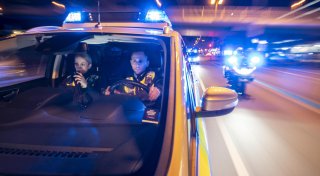 Unfall auf der Flucht: Autodieb rammt mit Vollgas Tor von Bielefelder Bäckerei
