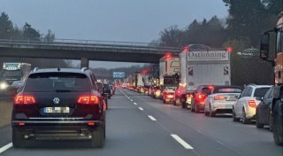 Tödlicher Unfall: A33 bei Bielefeld Richtung Paderborn voll gesperrt