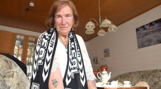 80-Jährige aus dem Kreis Gütersloh hat sich Logo des SC Verl tätowieren lassen