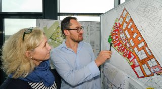 Erste Häuser stehen schon - aber nur eine verwinkelte Zufahrt für Bielefelder Baugebiet