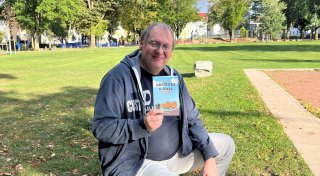 Leichenfund im Riemekeviertel: Paderborner Autor präsentiert ersten Krimi