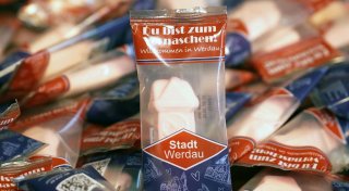Uhr oder Phallus? Werdau sorgt mit Nascherei für Lacher