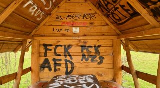 „Hexenhäuschen“ in Bünde: Vandalen verunstalten beliebten Rastplatz