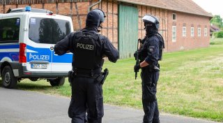 Schlag gegen Hehlerbande: Durchsuchungen in ganz OWL bei Polizeigroßeinsatz