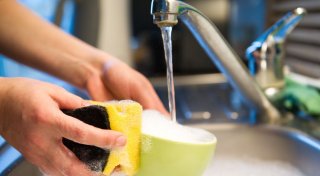 Keimschleuder: Jeder Zweite tauscht Küchenschwamm zu selten