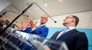 Merz hält sich in Debatte über AfD-Verbotsverfahren zurück