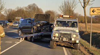 Zwei Verletzte nach Unfall auf der B239 im Kreis Höxter