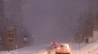 Starker Schneefall bremst Verkehr im Süden aus