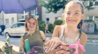 Bielefelds Parkplatz-Rebellin präsentiert Auto-„Tütü“ in der City