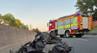 Lkw-Unfall auf A33 im Kreis Gütersloh: Bundeswehr-Feldjäger helfen spontan der Feuerwehr