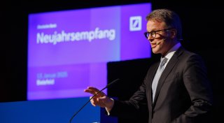 Chef der Deutschen Bank warnt in Bielefeld vor Wohlstandsverlusten