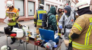 ABC-Alarm in Warburg: Unbekannte Flüssigkeit sorgt für Feuerwehr-Einsatz