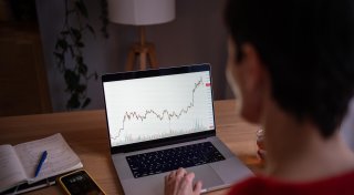 Banken und Sparkassen in OWL erhöhen Gebühren für Filialkunden