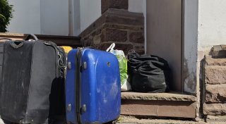 Reportage vom Unglücksort: Erntehelfer verlassen unter Tränen Haus in Höxter