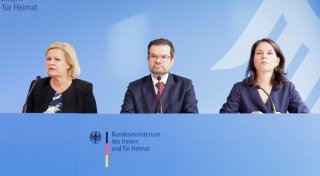 Asylpolitik: Faeser für Schnellprüfungen - Union unzufrieden