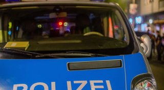 Gütersloherin übergibt Goldbarren und Münzen an Betrüger: Wer erkennt diesen Mann?