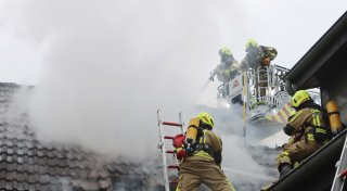 Feuerwehr Delbrück verhindert Ausbreitung von Dachstuhlbrand - trotzdem hoher Schaden