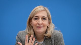 Warken: Wirkungen der Pflegeleistungen überprüfen