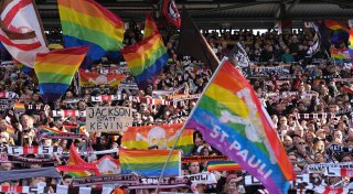 Protest der Pauli-Fans: Wolfsburg-Chef verteidigt Behrens