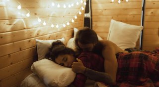 „Snowmanning“ in der Weihnachtszeit kann die Gesundheit gefährden