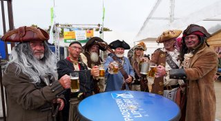 Hövelmarkt ist eröffnet: Alphörner, Piraten und Oktoberfest-Atmosphäre in Hövelhof