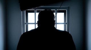 Überfall auf Jogggerin bei Paderborn: Psychisch Kranker muss in leerem Raum leben