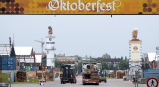 Vor Oktoberfest in München: Arbeiter an Achterbahn tödlich verletzt