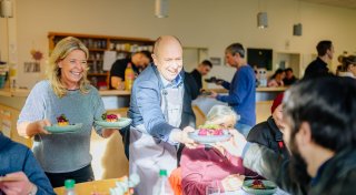 Vier Gänge-Menü für Obdachlose beim Martinsessen in Paderborn