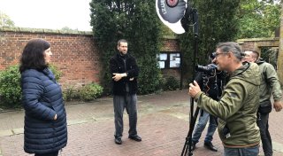 Kamerateam dreht im Kreis Gütersloh: Berühmte Persönlichkeit lockt Fernsehen an