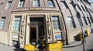 Post und Telekom haben noch Tausende Beamte