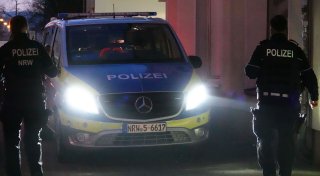 Mann verteidigt Freundin in Bielefeld und wird von mehreren Männern zusammengeschlagen