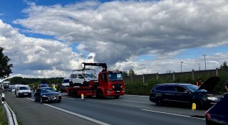 A2 bei Bielefeld nach Auffahrunfall aktuell auf zwei Spuren gesperrt