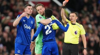 Mitspieler geohrfeigt: Bizarre Rote Karte in England