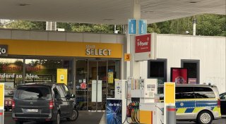 Am helllichten Tag: Polizeieinsatz nach Raubüberfall auf Bielefelder Tankstelle