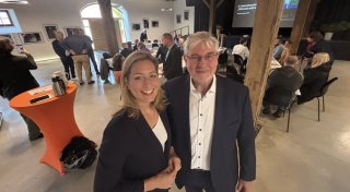 Warnungen beim Wurstbrötchen: Paderborner EU-Abgeordnete Mertens will in Bad Wünnenberg wachrütteln