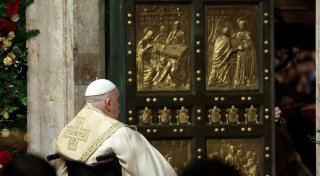Papst öffnet Petersdom-Pforte und läutet Heiliges Jahr ein