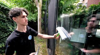 Gütersloher (18) ist Chef des eigenen Betriebs: Millionen sehen Video von Jungunternehmer