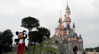 Ermittlung nach vorgetäuschter Kinderhochzeit in Disneyland