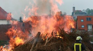Großer Überblick zum Osterbrauch: Hier lodern die Bielefelder Osterfeuer 2025