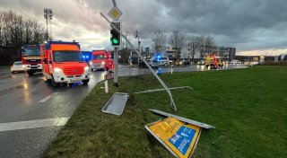Bielefelder schläft am Steuer ein und verursacht Chaos auf einer Kreuzung