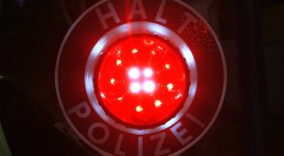 Vor den Augen der Zivil-Polizei: Bad Oeynhausener (24) rast mit 164 km/h durch den Weserauentunnel