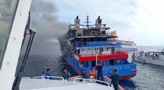 Tödliches Feuer auf Fähre in Sulawesi