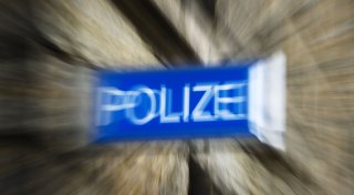 Mehrere Mülltonnen brennen auf dem Westfriedhof in Paderborn
