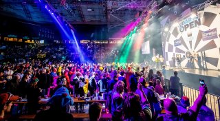 Mit vielen Fotos: Tausende feiern in OWL-Arena im Kreis Gütersloh riesiges Spektakel