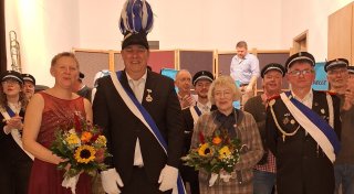 Ein wahrhaft königlicher Schuss: Susanne Hartmann regiert in Borgholz