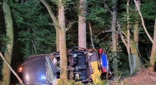 Auto kracht gegen Bäume: Zwei Ehepaare sterben in Nordhessen