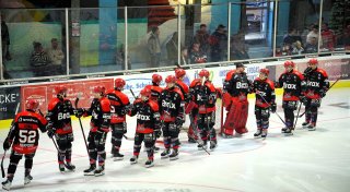 Ice Dragons stürzen nach 13 Spielen ans Tabellenende - Trainer Thom unter Druck