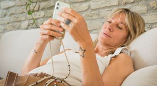 Studie: Maximal zwei Stunden Handyzeit machen einiges aus