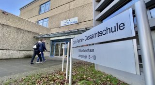 Noch zeitgemäß? Warum diese Schule in Hiddenhausen Handys und Smartwatches verbietet