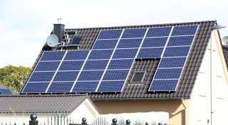 Sinkende Einspeisevergütung für PV-Strom: Hektik lohnt nicht